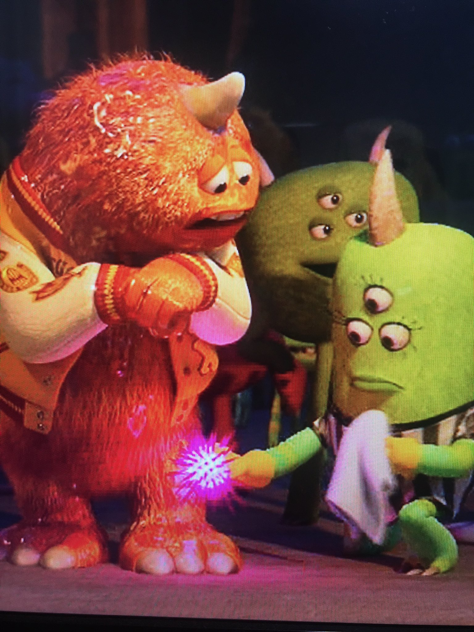 さなだまる あきから名前変更 怖がらせ大会一回戦で保護クリーム塗って失格になったジョーズ シータ カイのメンバー 実は モンスターズインクで人間の靴下付いて毛を全部刈られちゃうこいつと一緒の人物って知ってた 笑 モンスターズユニバーシティ