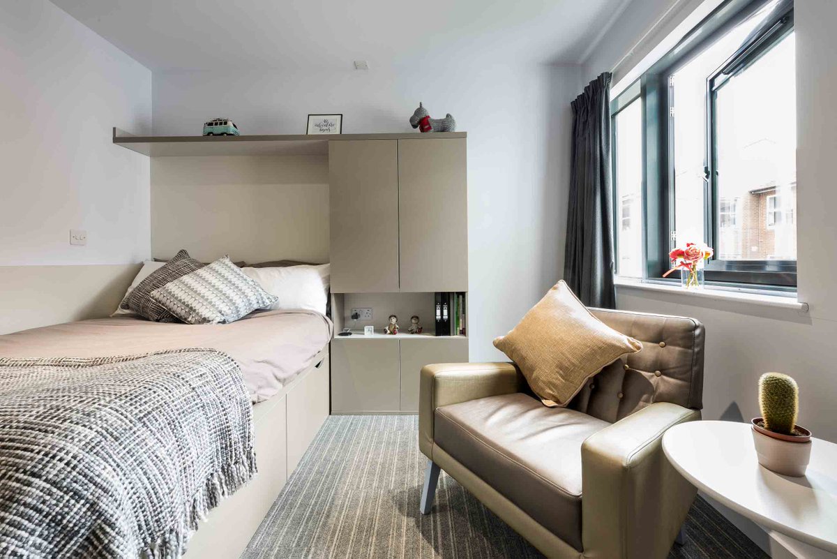 DowningExeter's tweet photo. Our studio apartments are self-contained and beautifully furnished to provide you with the perfect home away from home! https://t.co/6OtTowFxBu https://t.co/D76XMG4Tnh
