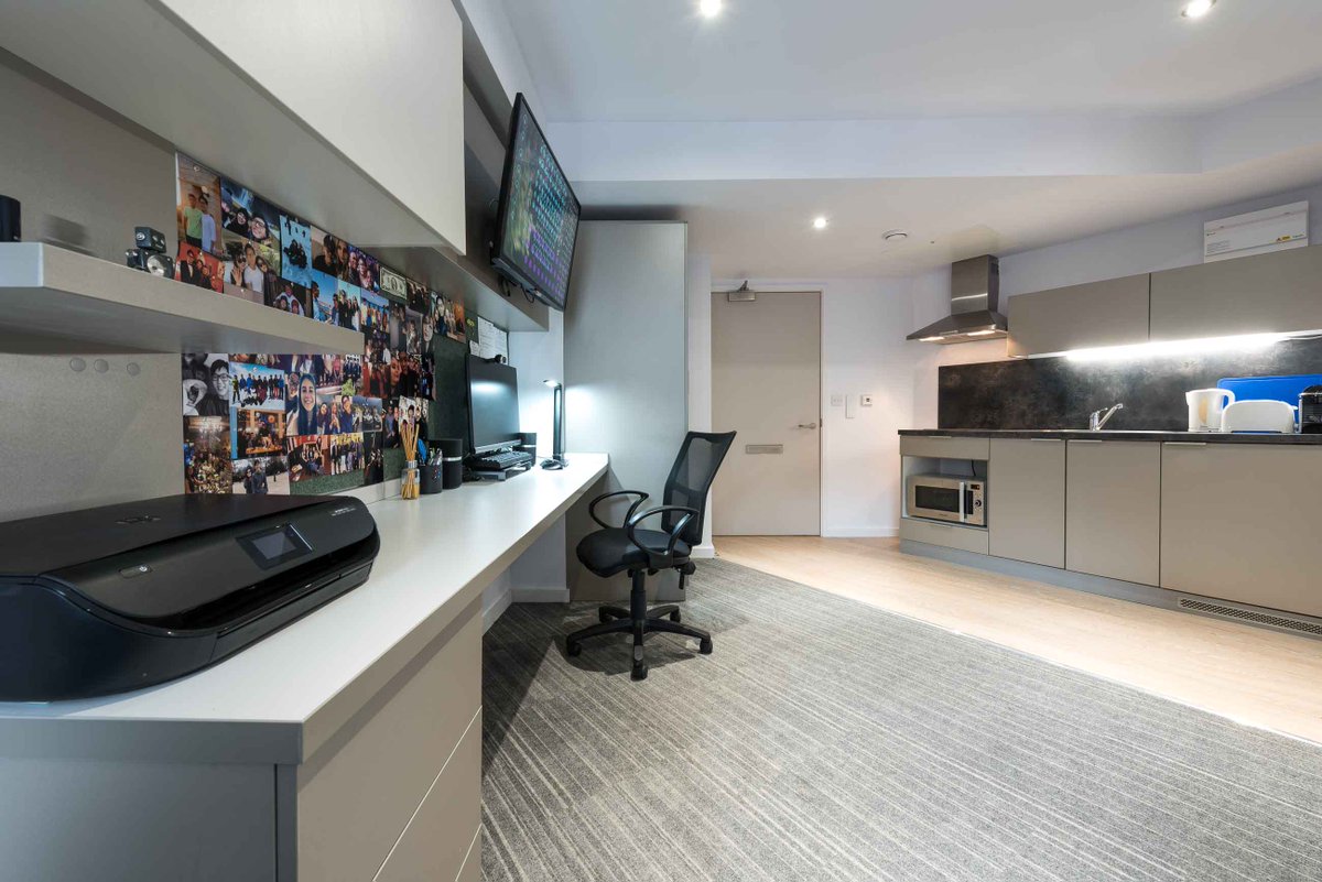 DowningExeter's tweet photo. Our studio apartments are self-contained and beautifully furnished to provide you with the perfect home away from home! https://t.co/6OtTowFxBu https://t.co/D76XMG4Tnh