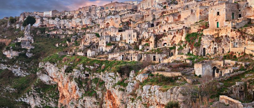 ShuttleDirect's tweet image. Interested in #AncientHistory? Or #Nature? Or #BreadProduction? Get a sneak peek into all three on our transfer from #BRI to #Matera. #RouteGuide
shuttledirect.com/blog/the-splen…