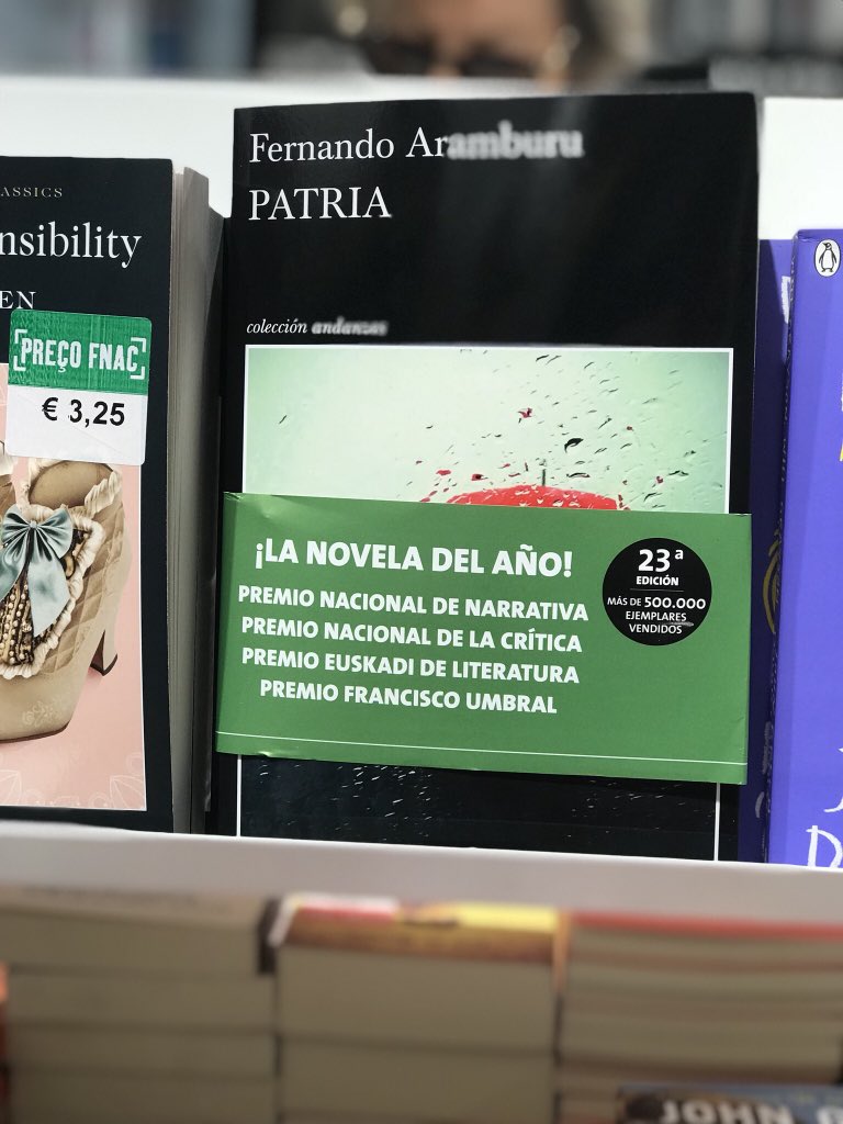 josemachado's tweet photo. @TusquetsEditor La tienda fnac en el aeropuerto de Lisboa tiene copias de las dos ediciones, y aunque el portugués es mi lengua materna, recomiendo leerlo en el idioma original. #PatriaDeAramburu https://t.co/kH0xETGciJ