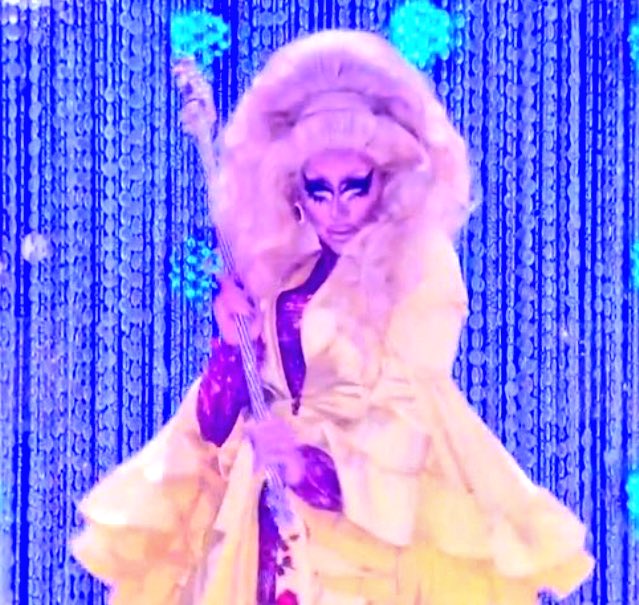 _Jel0vina_'s tweet photo. Nothing but respect for my queen 👑 💕 #AllStars3 #TeamTrixie https://t.co/3Dety5bmtP