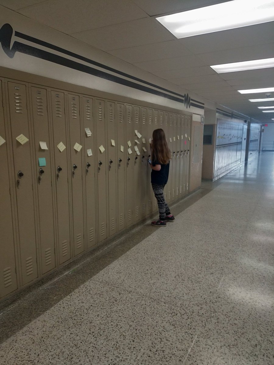 lwinn19's tweet photo. Central Middle School 6th grade, is spreading positive and uplifting messages to each other #1phasd @central_phs https://t.co/OMSGPspkkr