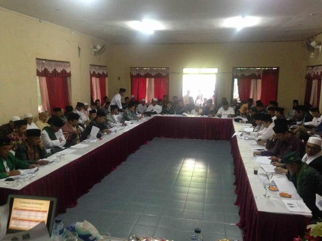 Halaqoh tentang RUU Lembaga Keagamaan dan Pondok Pesantren bersama Kiyai dan Ajengan Se - Bandung Raya. RUU ini adalah RUU inisiatif Fraksi PKB untuk perjuangan para ulama dan pondok pesantren sebagai lembaga pendidikan tertua di Indonesia.
Allahu Akbar...