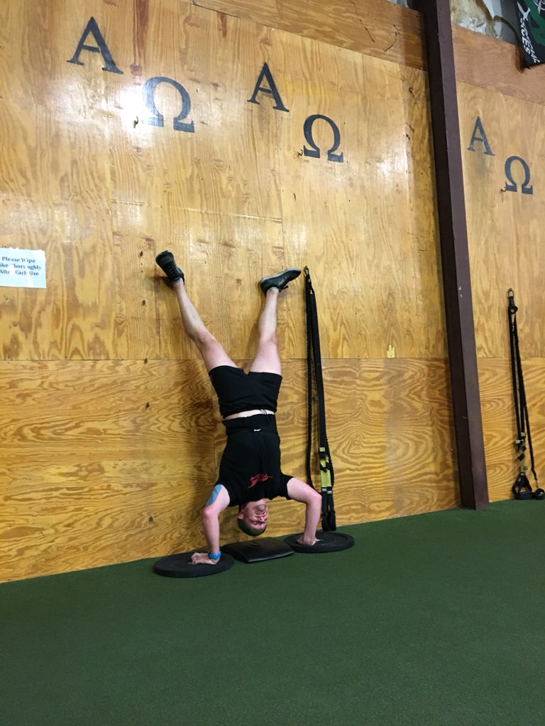 AOPCrossFit's tweet photo. #handstandpushups in #18point4 at #alphaomegaperformance in #Pensacola #crossfit #iamalphaomega #alphastrong https://t.co/l931KxyAJd