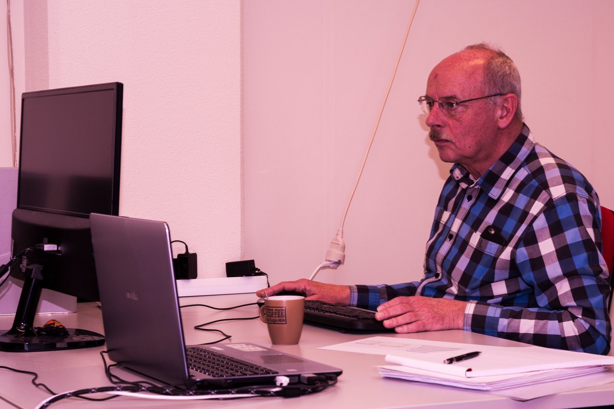 Pim Bos vond een baan via Kom binnen bij bedrijven. Ik wilde me op een andere manier profileren en dat kan goed op zo’n open dag,” vertelt Pim. Lees het interview. kombinnenbijbedrijven.nl/ervaringen-van… #kombinnenbijbedrijven