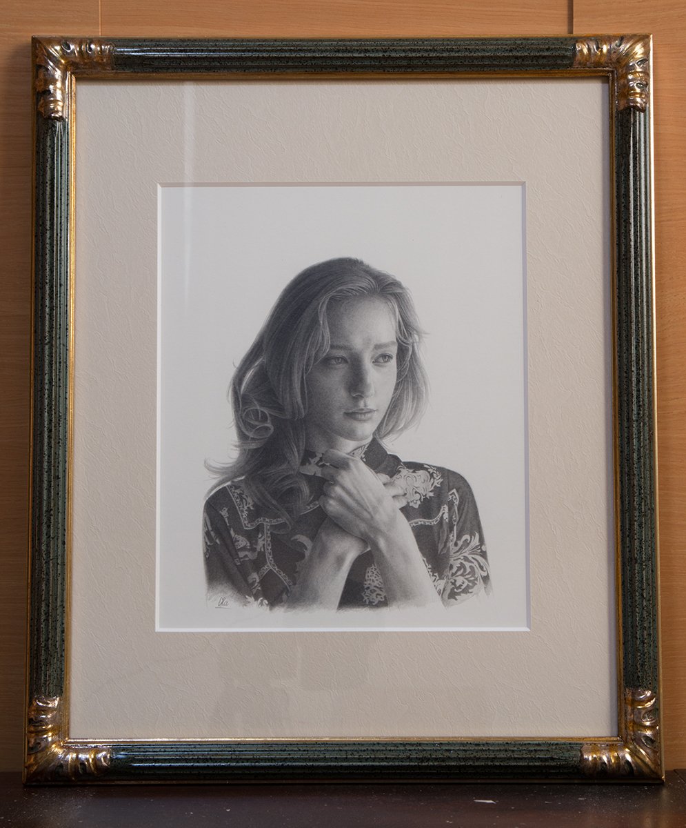 鉛筆画の額は、絵が単色なのであまり主張しすぎない薄めのシンプルな