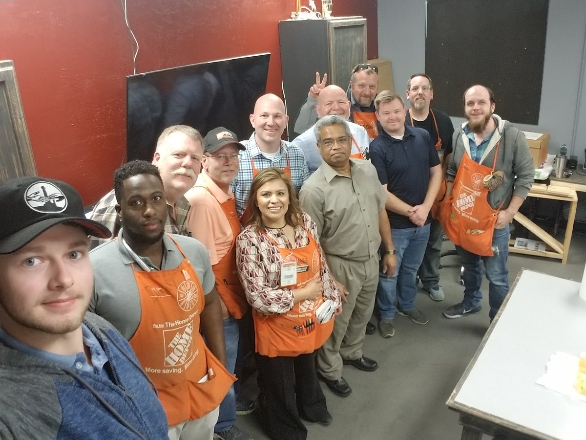 monseadams's tweet photo. Congratulations graduates!!! advanced development Class store #3909 #D262FURY #SWBEST @LanceLwilli79 @Shannondepot @drewcaram @KyleBollman @jodievans262 https://t.co/PBWMCtSPJn