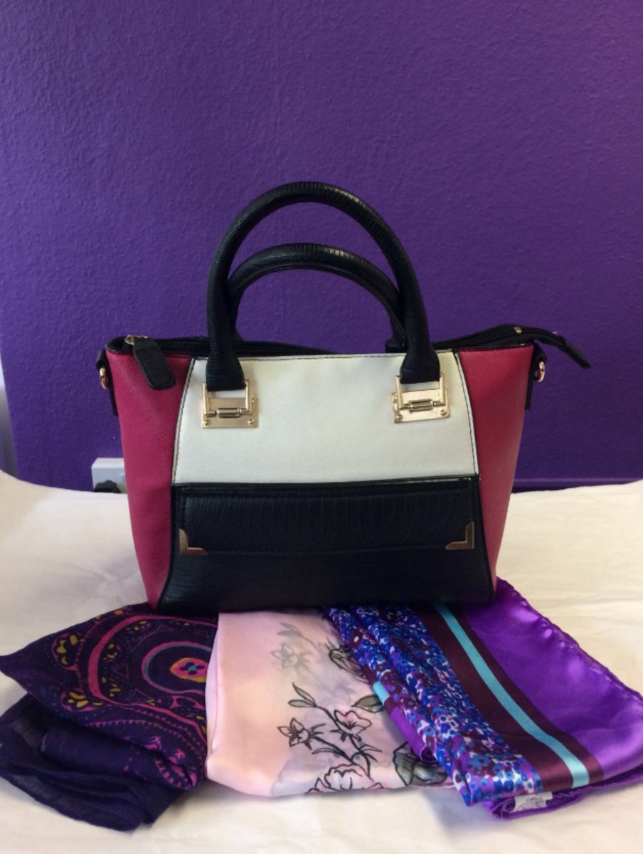 Fancy a new handbag Ladies? We’ve got so many different styles and colours at bargain prices you’d be crazy to not nip in and treat yourself! 👛👜👝🎒