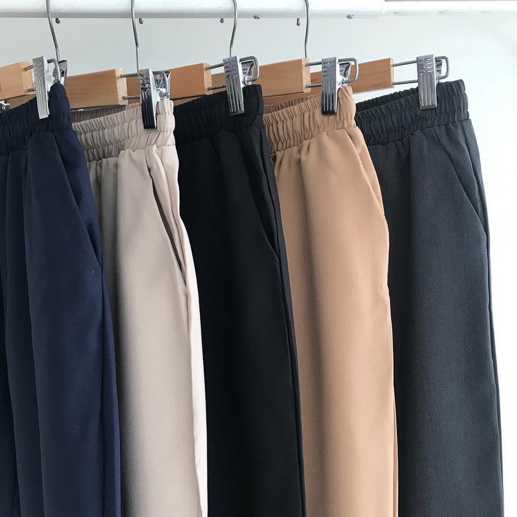 EllShop90's tweet photo. 🌿 New 🌿 Reana Pants🤗🤗
.
measurement : #reanabyayuyahya
material :  Premium Mix Cotton
features : Tapered Cut, elestic waist with 2 side pocket.
.
Colour : 
Blue 
Nude 
Black
Brown
.
price : RM59 (free shipping 🇲🇾)
to puchase kindly 📥DM https://t.co/BOaQvF2sYv