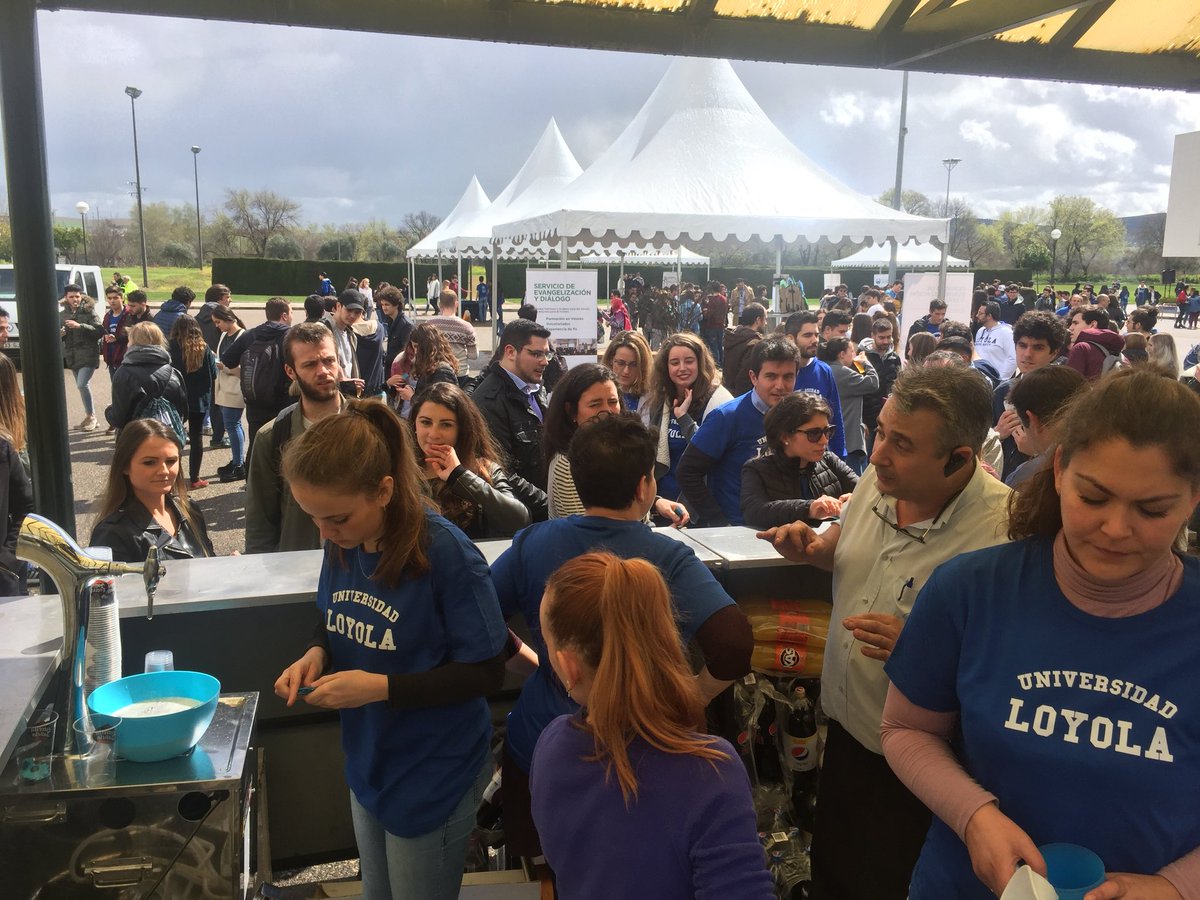 LoyolaAnd's tweet photo. Ya estamos de convivencia!!! Cómo nos gusta #LoyolaAzul2018 https://t.co/lJ0QWUTW2M