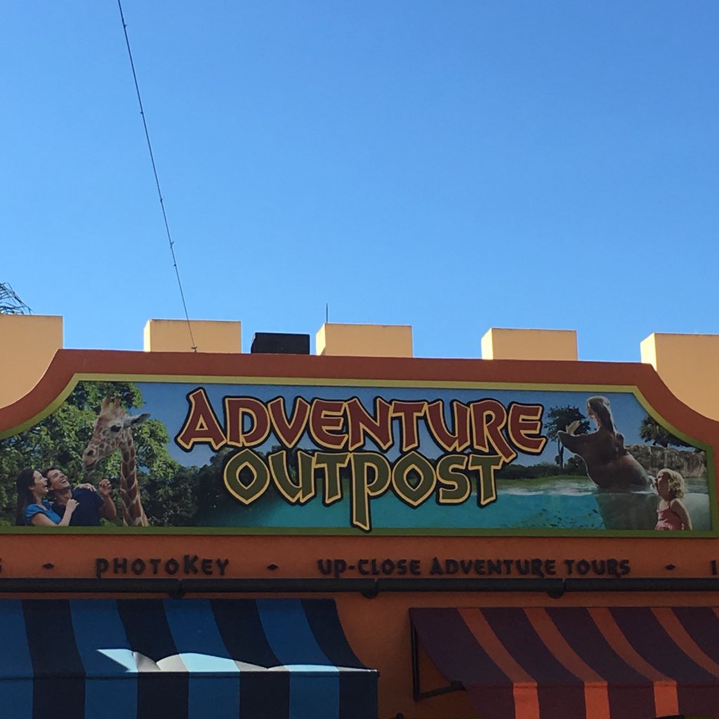 MrsAkpaeti's tweet photo. I haven’t been here in years! Time for roller coasters and theme park food. #ggesharpenthesaw @KellyKnapke1 https://t.co/IyUdGCE0bs