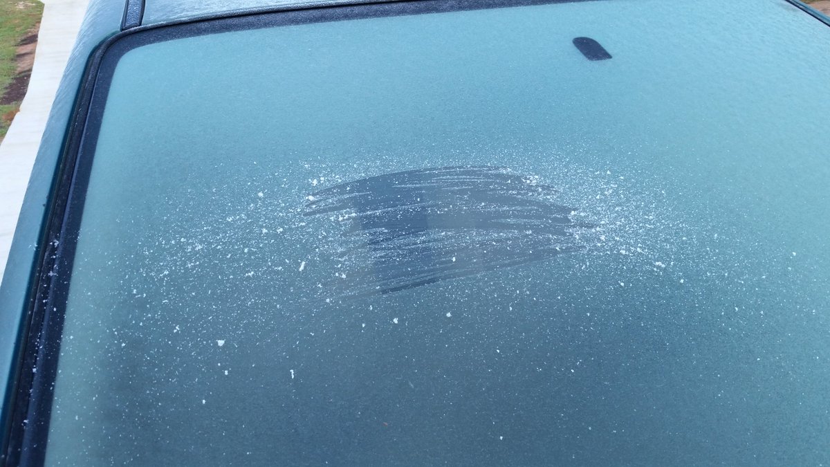 JAYDUBBS10's tweet photo. A bit frosty this a.m. in #DawsonGa @AndrewGortonWx https://t.co/DYt8uWeNKN