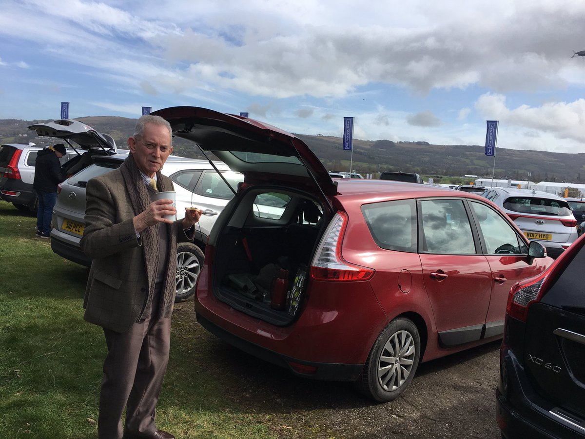 tjwatkins73's tweet photo. Just arrived @CheltenhamRaces with Dad, Brother and Scriven #goldcup #menbonding let's hope for a good day https://t.co/PbdpdP3h9N