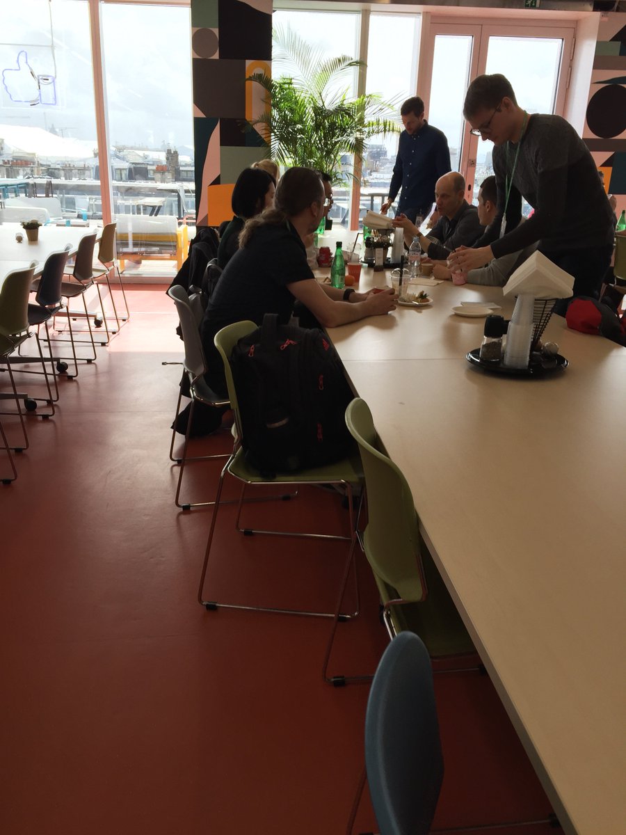 HeyDio_'s tweet photo. Lunch time at the facebook cantine with a great view over Paris #dteliza #telekomwall https://t.co/VViEgqIwfg