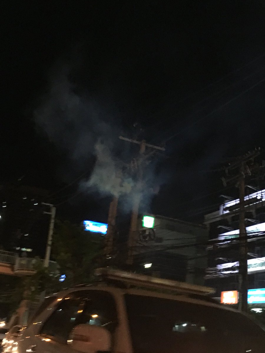 ไฟช็อตเสาไฟฟ้ากลิ่นเหม็นมาก หน้าธนบุรีพลาซ่า <a href="/js100radio/">JS100Radio</a> <a href="/fm91trafficpro/">FM91 Trafficpro</a> <a href="/Traffic_1197/">Tesla News</a> <a href="/Kiwi_wow/">KaewZa</a>