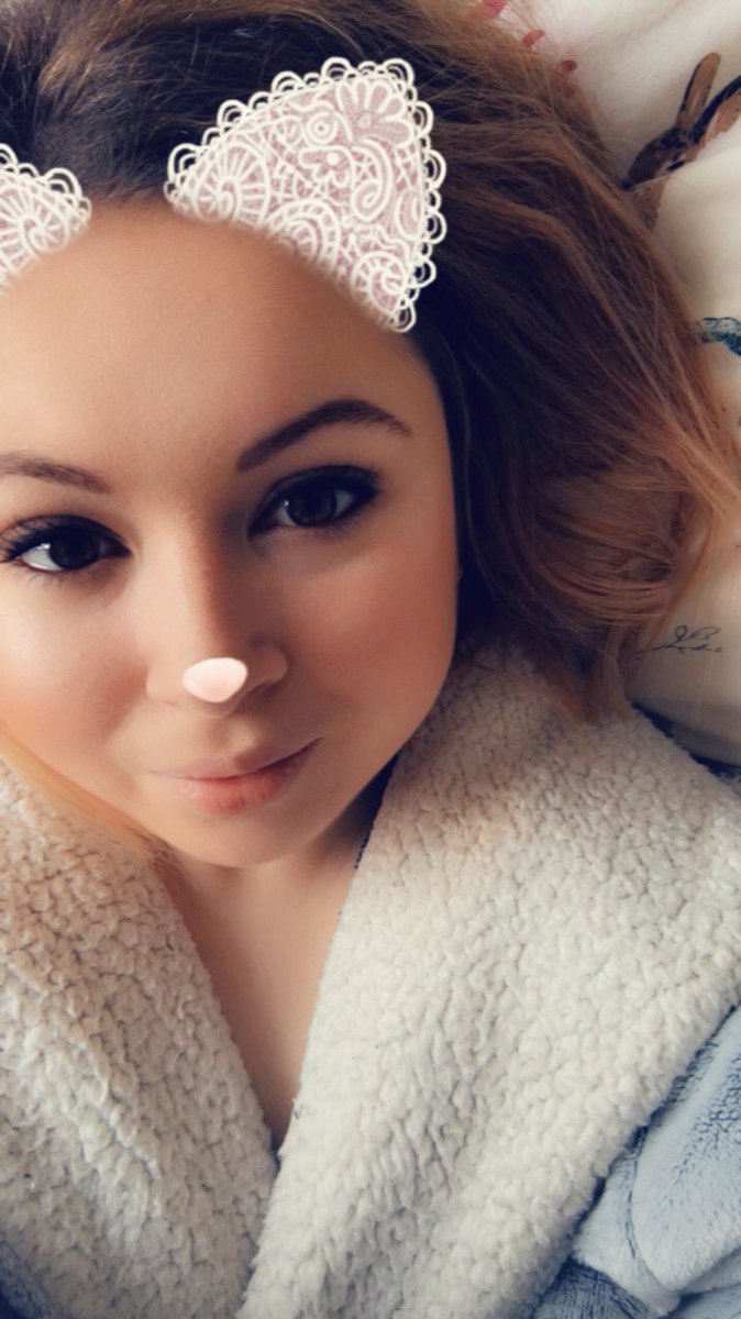 Mhysa23's tweet image. Making the most of my Friday off 😌 #dressinggownlife #filterlife #FriYAY