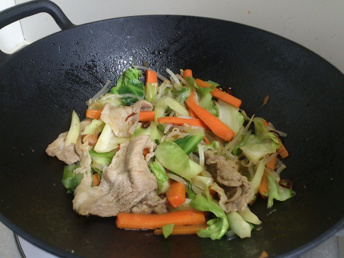 鉄瓶本舗 南部鉄器のある生活 野菜炒めな気分 しっかり食感な野菜で食べたく厚切りニンジンの肉野菜炒め 南部鉄器 中華鍋 鉄瓶本舗 南部鉄器のある生活 野菜炒めな気分 しっかり食感な野菜で食べたく厚切りニンジンの肉野菜炒め 南部鉄器 中華鍋