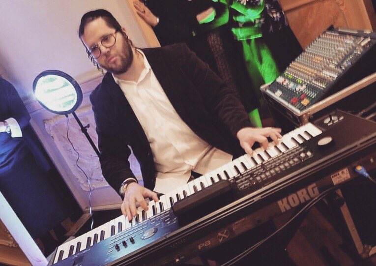 Mezamrimchoir's tweet photo. Last nights event in monsey 
Music by @dovi718 
@Chesed247 
#goodshabbos #fullweek #Singing https://t.co/tEwBsMOOOE