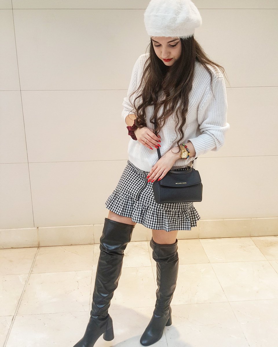 _MariaRosaR's tweet photo. "Por más duro que sea un invierno,  siempre le sigue la primavera." 🌹 #friday https://t.co/UGRLPN50PZ