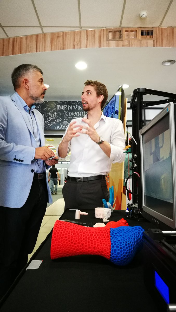 MarianoAlmadaOk's tweet photo. "Con el corazón en la mano" ❤️🤚 #INNOVALABS.
Solari en la canción Todo Un Palo cantaba....."El futuro llegó hace rato.....todo un palo, ya lo ves! 
Veámoslo un poco con tus ojos..."
En la Inauguración del primer Laboratorio de Impresión 3D y Robótica de la provincia de Córdoba https://t.co/hXJcl3otK7