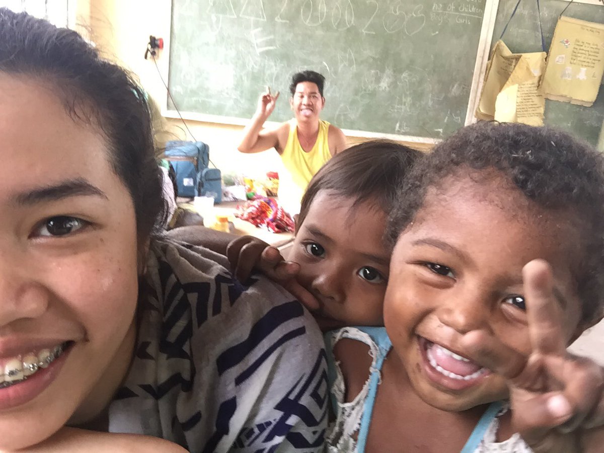 yolandabanana13's tweet image. My babies!!! 😍 Meeting these lovelies was worth the hour and a half trek. No electricity, no toilets, but no regrets. #CommunityImmersion