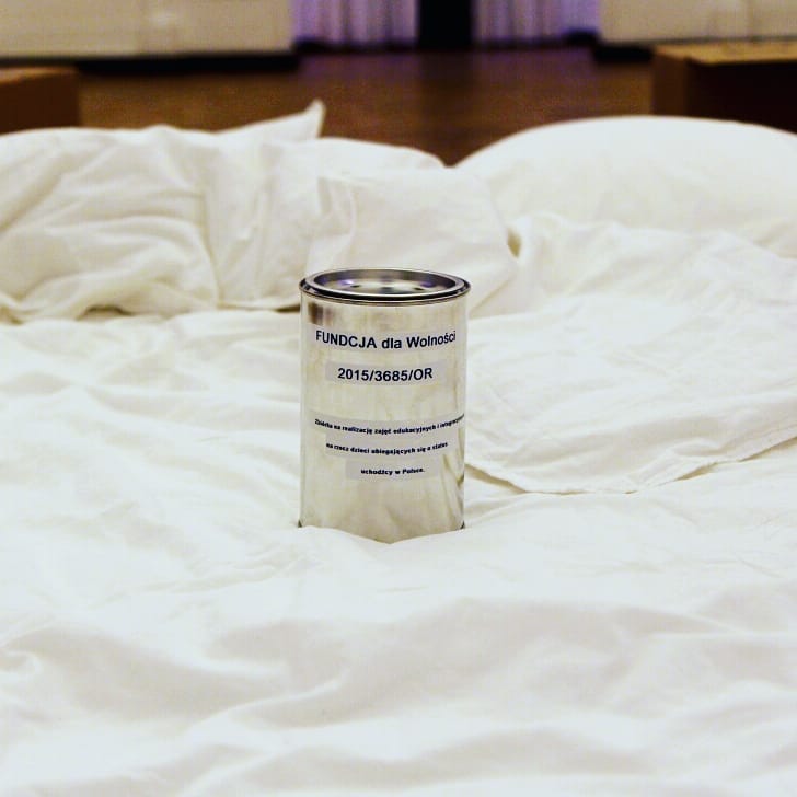 Drodzy widzowie: #make_love_not_war! Wejdźcie do łóżka, zróbcie zdjęcie, wrzućcie je do sieci❤
👉 Instalacja na Foyer towarzysząca „Kartotece rozrzuconej” jest zachętą do wzięcia udziału w zbiórce Fundacji dla Wolności. (...) WIĘCEJ &gt;&gt; facebook.com/studio.teatr/p…