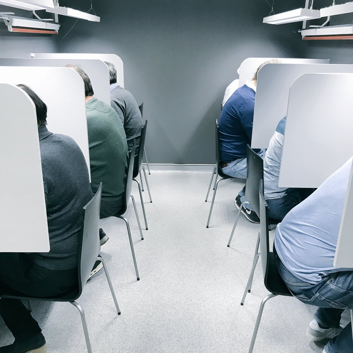 popkornhjerne's tweet photo. En helt vanlig pause-aktivitet i @Kavli_Norge og @QMeieriene 😋#smakstest #innovasjon #skyr #åspiseerendelavjobben #smaking #perfeksjon #innovasjontilgodeformål https://t.co/mI7rHRFDVb