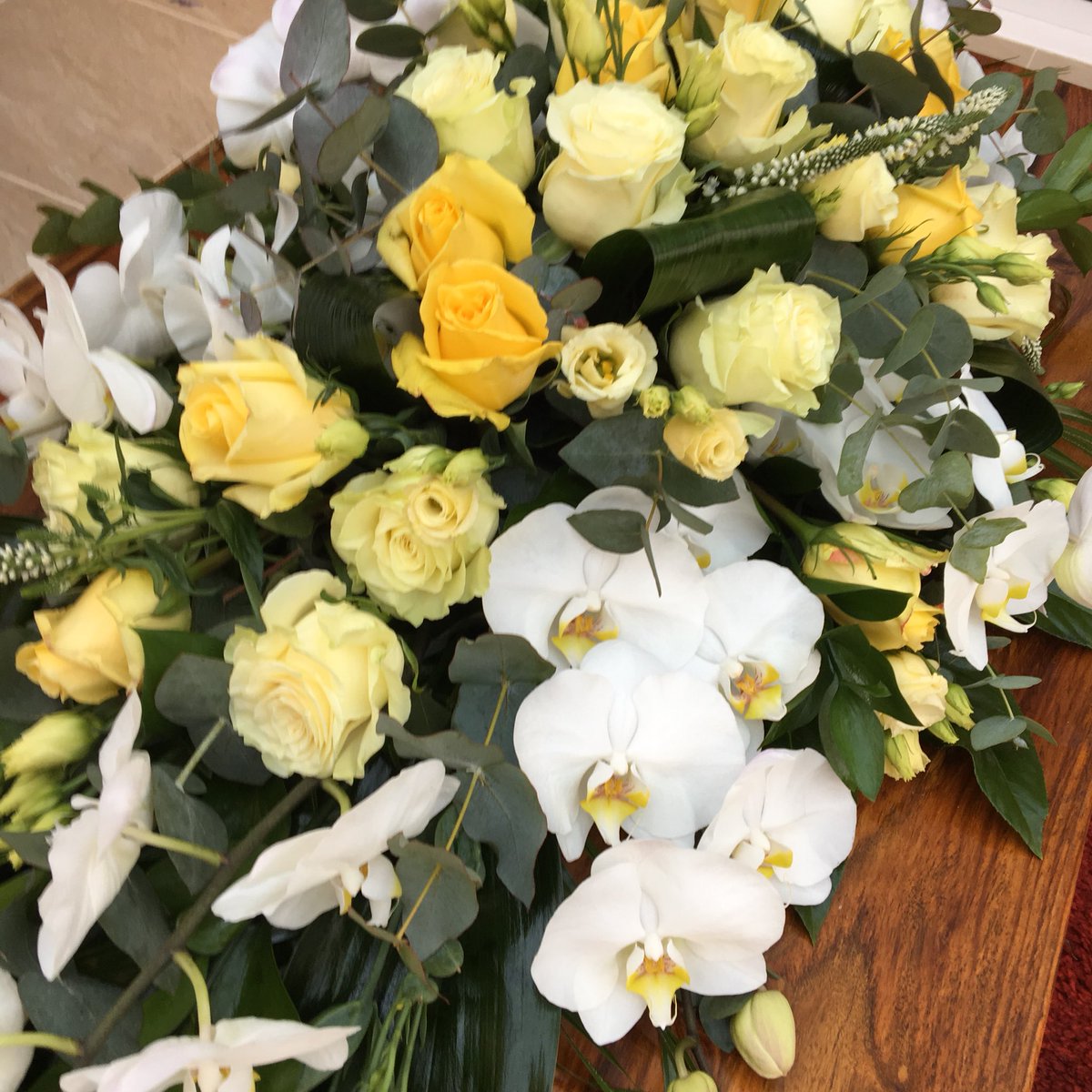 aziaticsuk's tweet photo. #casketspray #tributeflowers #funeralflowers #onlineflorist #florist #surreyflorist #modernflowers #surrey #shepperton #weybridge #egham #thorpe #wraysbury #staines #virginiawater #localflorist Staines 01784652012 Shepperton 01932221691 https://t.co/BWIdFEoRHd https://t.co/SXM1zN1WJO