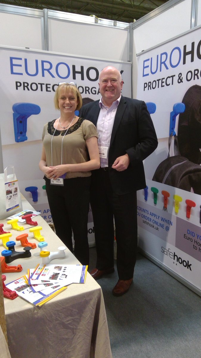 CindyCallander's tweet photo. Great to meet Len Hyde and his team at #edshow2018 promoting their simple yet effective #safehook #lincfurniture @TIQld_London @tradeinvestqld #Education #schools https://t.co/mxSpIboNjp