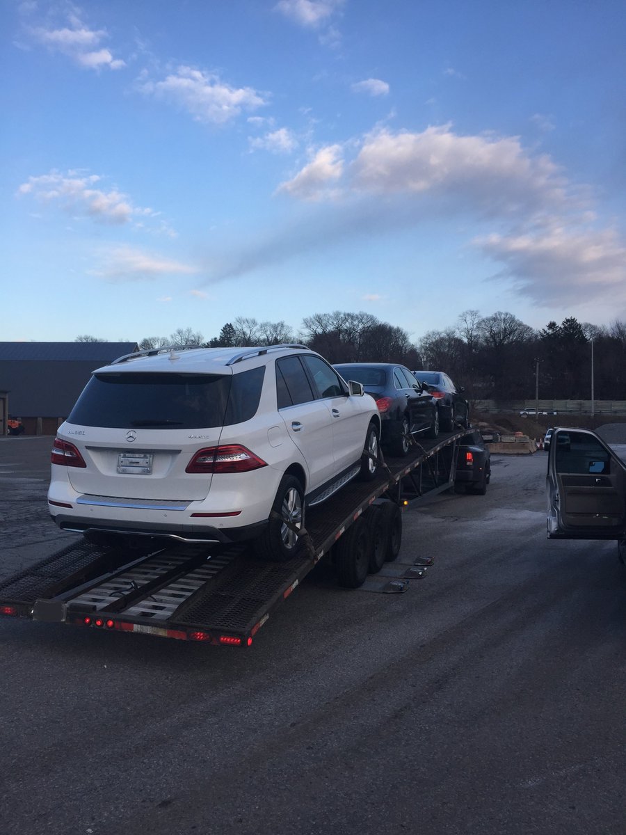 CSPTrafficUnit's tweet image. Trailer was stopped on I95, S/B, in the Darien rest area.  It was overweight, in addition to having some significantly insufficient tires supporting that weight.  Tire fail if you've never seen one!