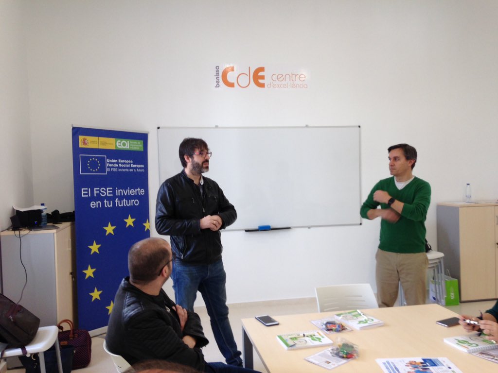 Robert_Cabrera's tweet photo. Jornada muy interesante con Arturo Gimeno en #Benissa utilizando #BussinesModel con #LegoSeriousPlay para identificar tu modelo de negocio, fortalezas y debilidades @eoi https://t.co/DDMEKwpIxE
