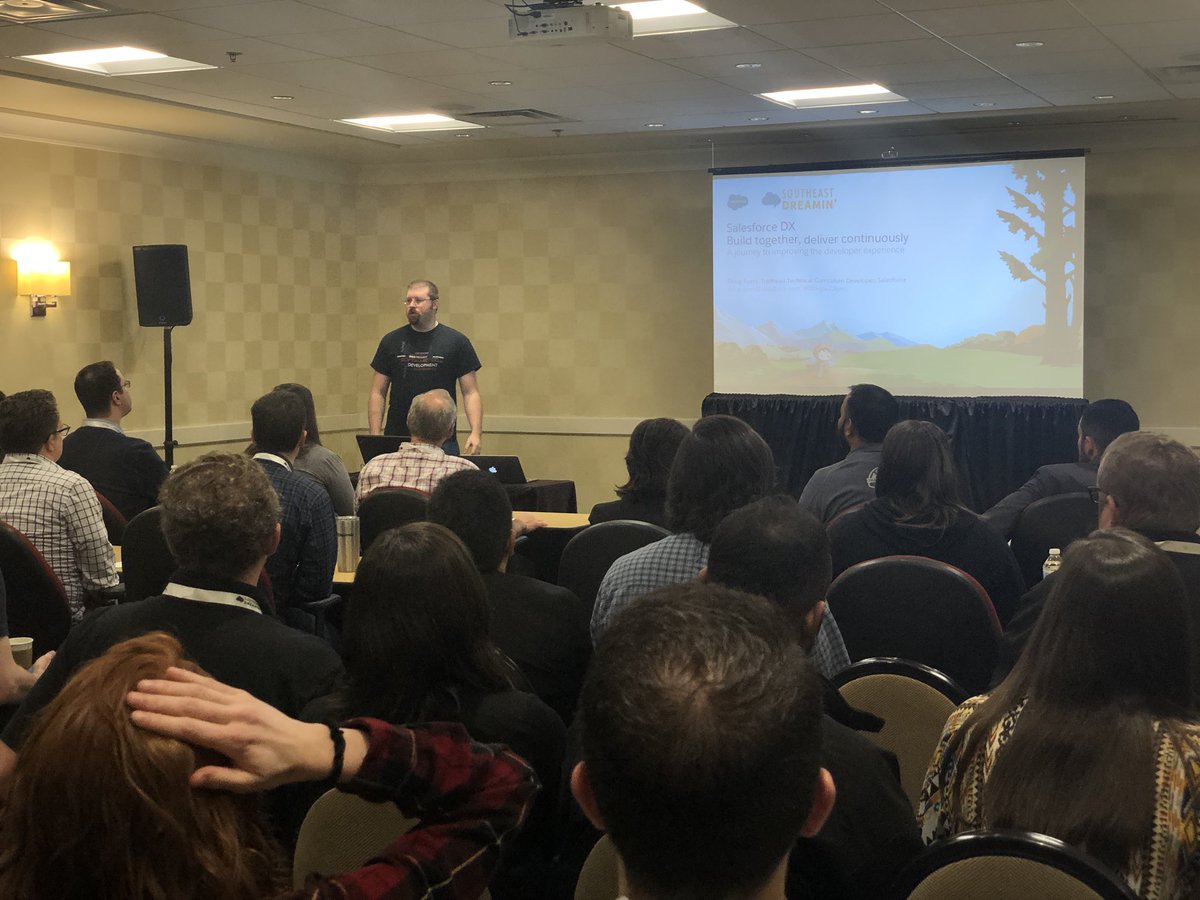 RobGoldiez's tweet image. Standing room only with @DouglasCAyers talking about #salesforcedx at @SEDreamin