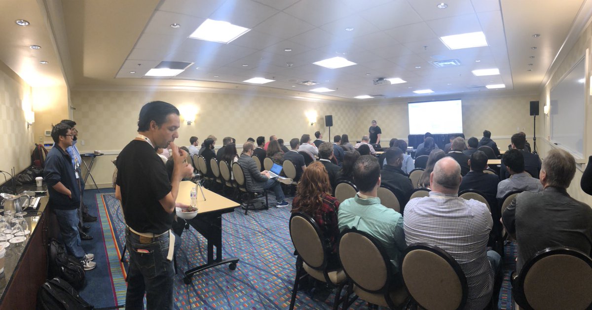RobGoldiez's tweet image. Standing room only with @DouglasCAyers talking about #salesforcedx at @SEDreamin