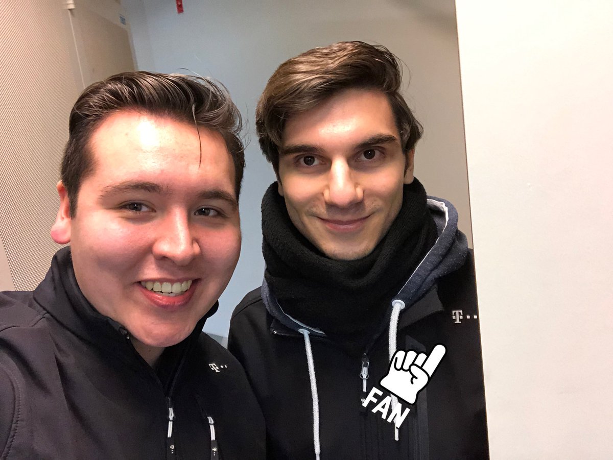 PhillipGoik's tweet photo. Im Auftrag der @deutschetelekom im #Einsatz 😏👌💕

#ServerUmzug #Dev #FISI #Telekomwall #Werkstolz 💪💖 https://t.co/bsLLQbpCW5