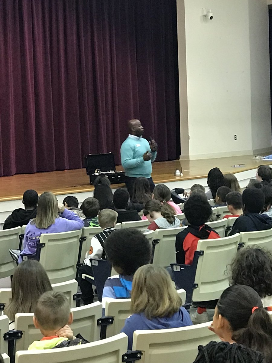 LEW_Elementary's tweet photo. Thank you @dr_kirkman for coming &amp; talking to our students about being prepared and about being the best that we can be in order to be ready for the next level! @SCS_Bulldogs #bestyearever https://t.co/WimWp9Tml1