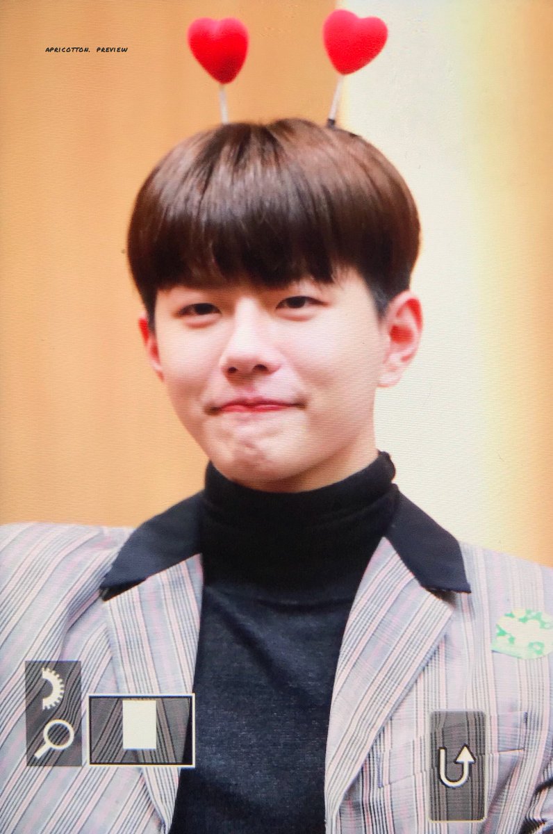 Apricotton_BM's tweet photo. 180316 합정 팬싸
다양한 크기로 즐겨야지(*'▽'*)
#최보민 #Bo_Min
#골든차일드 #Golden_Child
#기적 @Official_GNCD https://t.co/PbCdyN9K3e