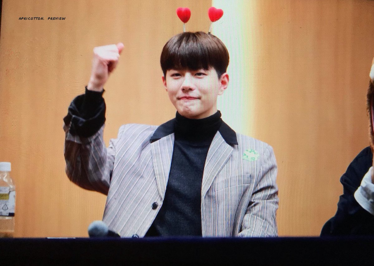 Apricotton_BM's tweet photo. 180316 합정 팬싸
다양한 크기로 즐겨야지(*'▽'*)
#최보민 #Bo_Min
#골든차일드 #Golden_Child
#기적 @Official_GNCD https://t.co/PbCdyN9K3e