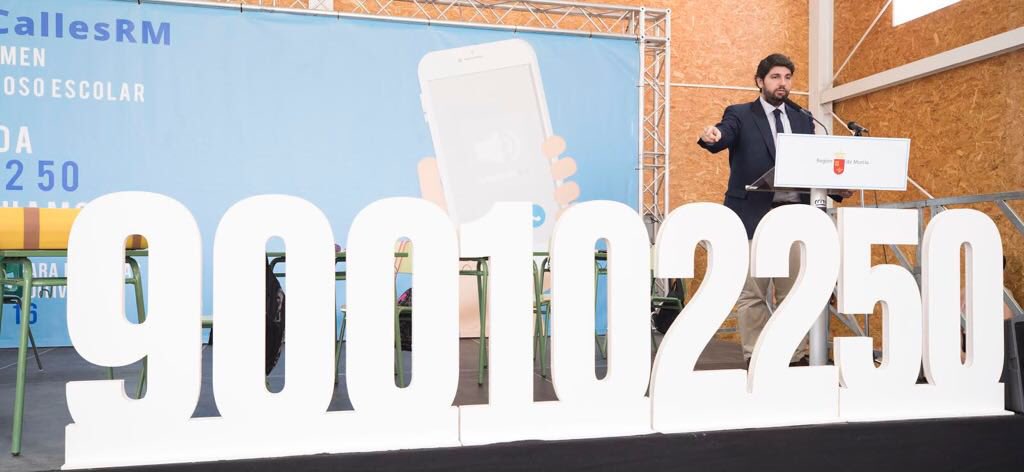 LopezMirasF's tweet photo. 📢 Ponemos en marcha el teléfono ☎ gratuito contra el acoso escolar. No deja rastro en la factura. Atendido por profesionales las 24 horas. 
📲900102250 
📲 610237316 https://t.co/NWghE9F4xd