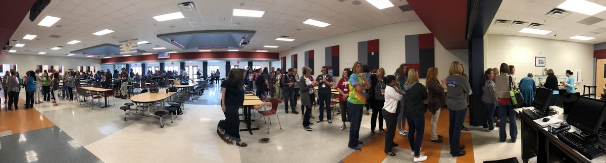 edtechillumin8r's tweet photo. Lunch time!! #a5Gsummit #thankyoupanera #panerabreadcatering #RAMSTeamMel https://t.co/7ok7VVfDjC