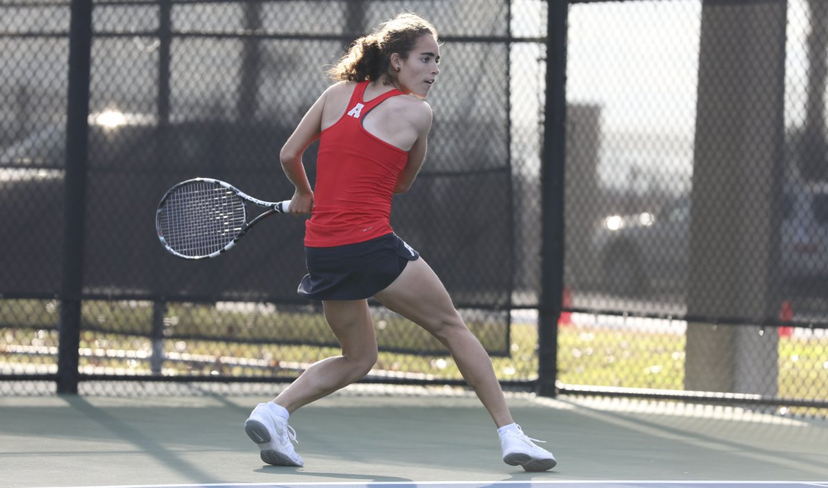 UHCougarTennis's tweet photo. Join us in wishing freshman Laura Bernardos a special happy birthday! https://t.co/Af6ZjOKsEc