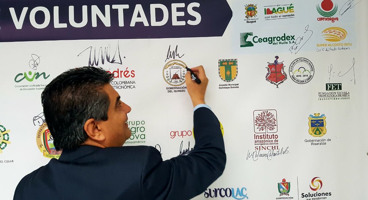 ADR_Colombia's tweet photo. #AEstaHora Gobernación del Quindío se une al Acuerdo de Voluntades liderado por @ADR_Colombia, una alianza público privada que busca consolidar redes de apoyo para los esquemas de comercialización del sector agropecuario y rural del país. #CosechandoProgreso https://t.co/MRtjtleJf3