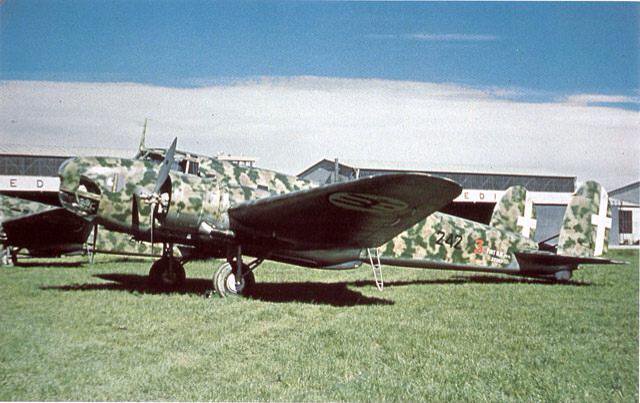 IAF1923_bot's tweet photo. 【フィアット BR.20】愛称「チコーニャ」。1936年初飛行の双発爆撃機。スペック上はバランスの取れた中型爆撃機だが稼働率や耐弾性に問題があり、バトル・オブ・ブリテンに参戦するも大敗を喫している。日本に輸出されたことでも知られる。https://t.co/N4lAQ4OGik