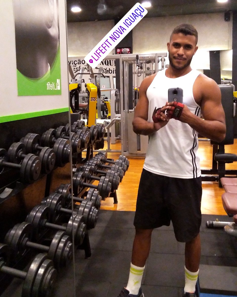 flaviobuchner's tweet photo. Sextou da melhor maneira 💪
#Treinodecadadia #sextou #Lifefit #equipelife #gym #lifenovaiguaçu #flaviobuchner #treinosuperior #anterior #vamosquerer 🤜🤛 https://t.co/TA3vLgksKM