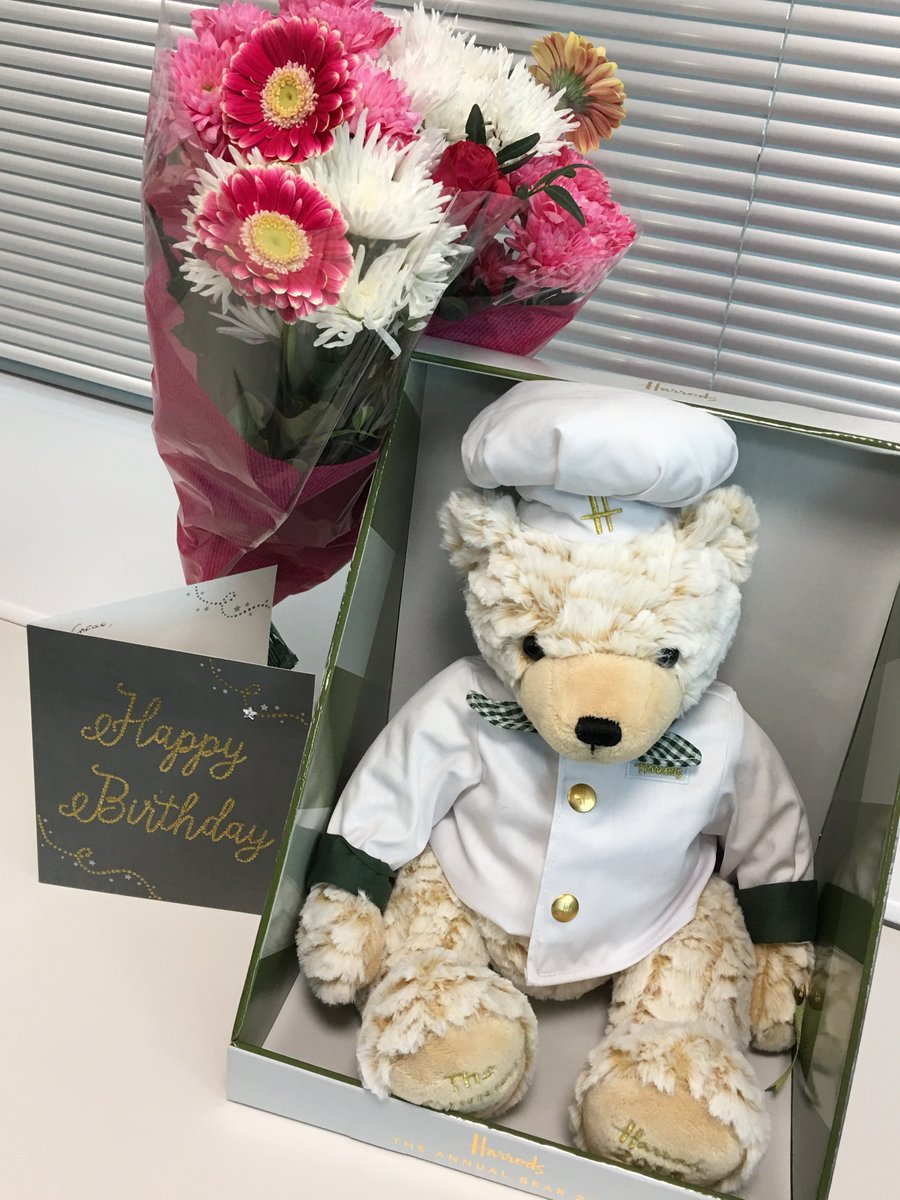 AnnaMPlatinum1's tweet photo. @ChefTomKerridge We have a new bear in the southampton office @PlatinumRecHQ  the lovely Carole has named him Tom Kerridge Jr to go alongside her cookbooks. 

Happy Birthday Carole.

#harrodsbears #harrods #tomkerridge #chefbear #teddy #bear #Chef #loveplatinum #lovehospitality https://t.co/d2AEM3NPbg