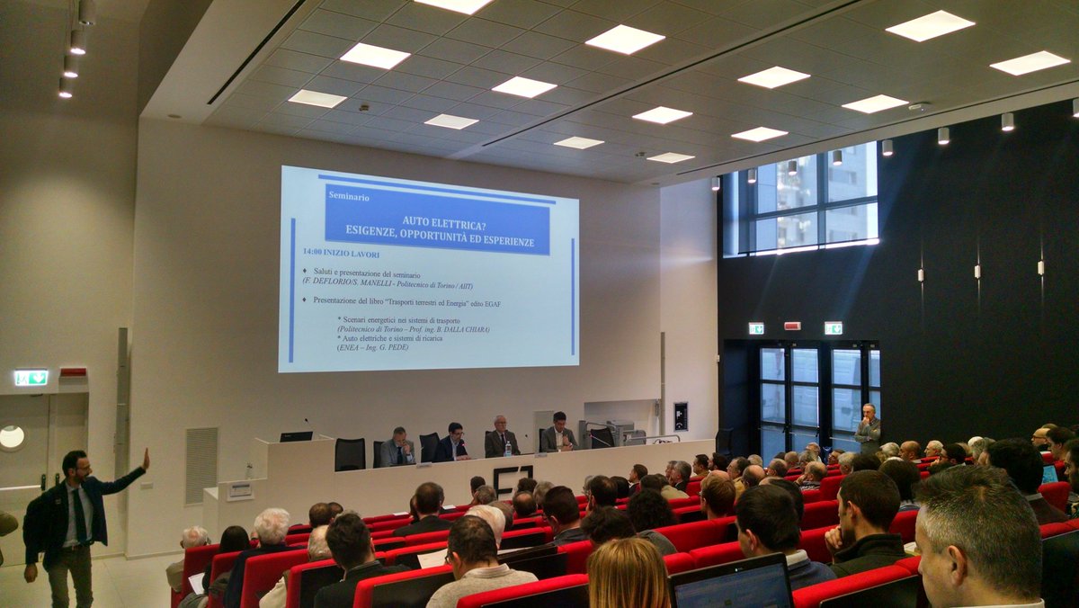 emmepirra's tweet photo. Seminario AIIT Auto Elettrica #EV_AIIT2018 https://t.co/PNsly1xppp