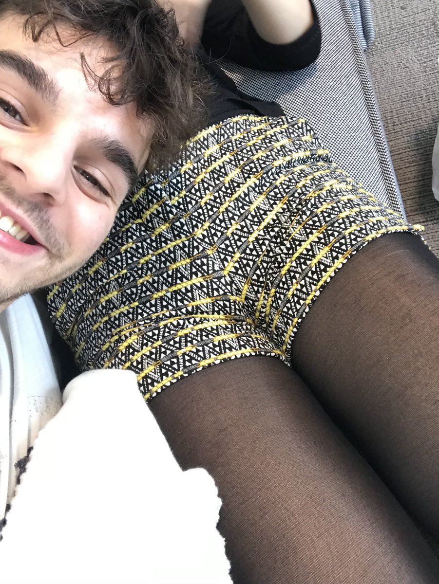 Ju_HEYLIFE's tweet photo. En direct du Maroc avec ma chamelle (discrète mais présente) #NoPDC @CAMILELLOUCHE https://t.co/824aM2qn4Y