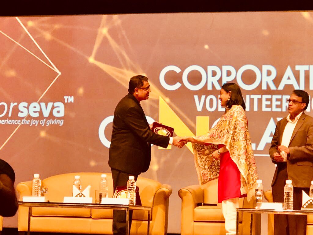 ArchNeha's tweet photo. #Corporate #volunteering @patsydoerr @rishukhushu always nice to share our great work at external summit #workatTR #HappyatTR #CSR  @yfstn https://t.co/nNLb2hMGkc