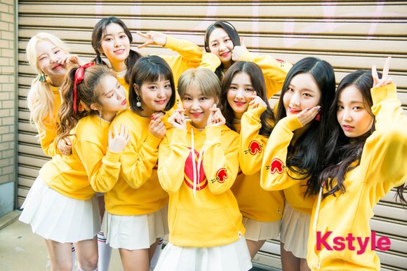 Kstyle_news's tweet photo. 【プレゼント】#MOMOLAND 直筆サイン入りポラを2名様に！

応募はKstyleのTwitterをフォロー＆記事からツイート！3/19（月）締切→ https://t.co/1qxFwcVfH8

初来日インタビュー＆フォトを掲載▼
https://t.co/tjG70Zilsi https://t.co/VutQU2mKKR