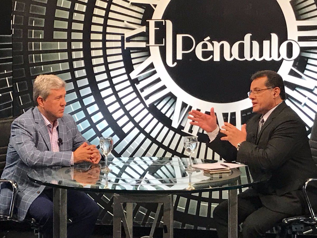 Ceamsopy's tweet photo. Juan Fernando Londoño, experto en fortalecimiento democrático compartió aspectos técnicos del financiamiento político con periodistas, estudiantes y líderes de distintas instituciones.
#ProyectodeFinanciamientoPolítico #USAIDParaguay #CEAMSO https://t.co/TcIZpKKHpf